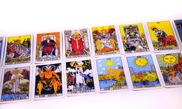El Sumo Sacerdote. Echar las cartas del tarot