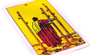 Tres de bastos. Echar las cartas del tarot