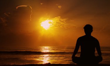 Sungazing: El arte de mirar al Sol