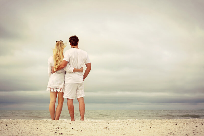 compatibilidad cáncer cáncer pareja mirando el horizonte