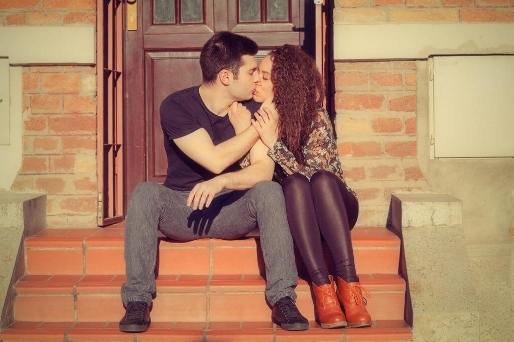 pareja del signo tauro se besa compatibilidad tauro con tauro