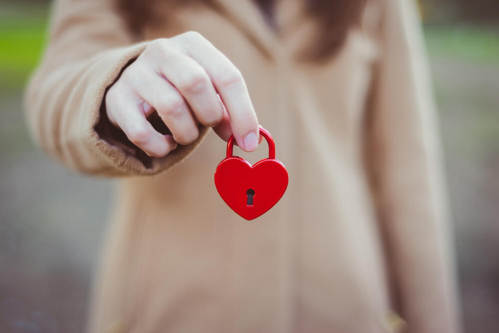 tener el corazón cerrado