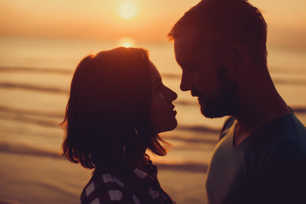 pareja valiente