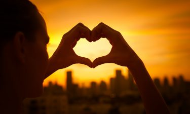 ¿Cómo puede atraer el amor cada signo a su vida?