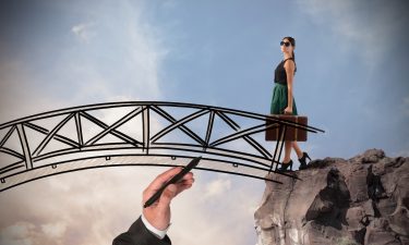 ¿Eres más de tender puentes o construir murallas según tu signo?