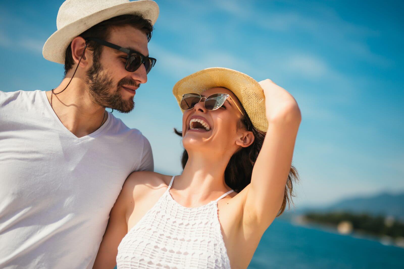 pareja de optimistas