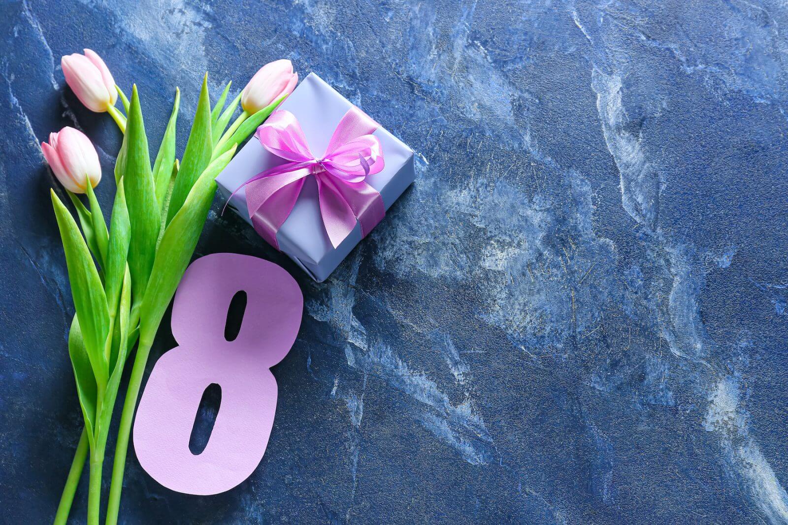 el día 8