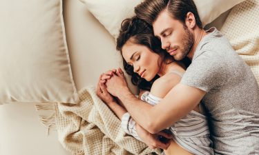 Los 5 signos que se enamoran hasta los huesos