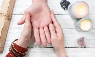 Quiromancia: descubre lo que dicen las líneas de tu mano