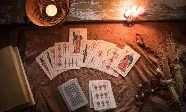 Cartomancia más allá del tarot